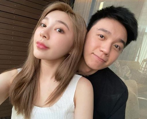 Toyz與女友奈奈感情甜蜜。(圖/翻攝自奈奈IG)