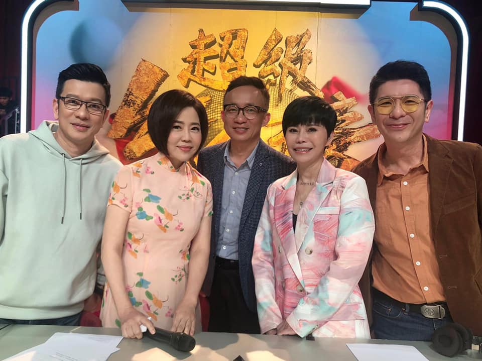 詹雅雯（右二）為《超級紅人榜》評審老師。（圖／翻攝自于美人臉書）