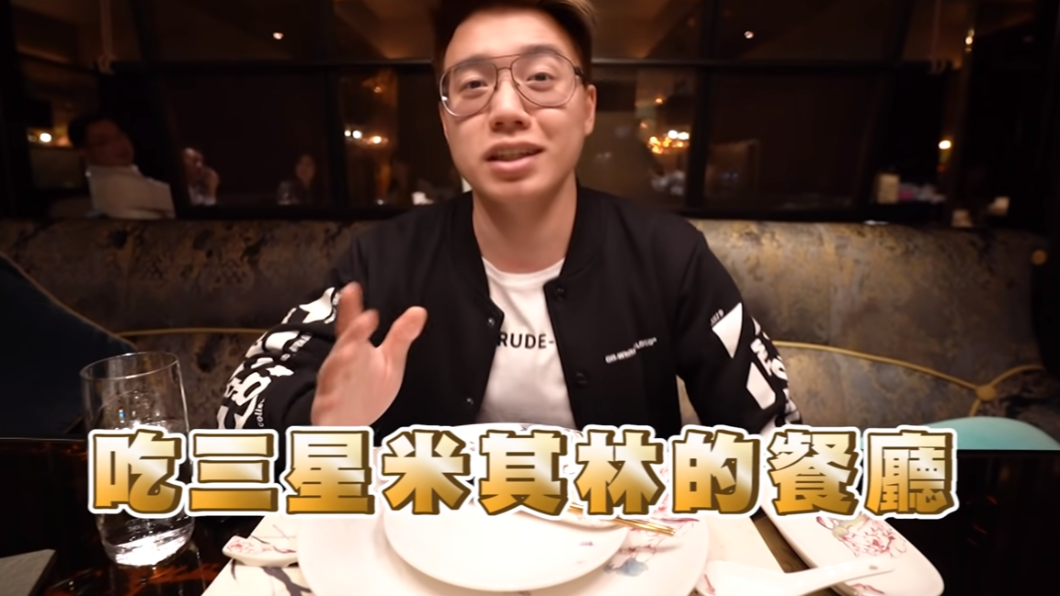 Toyz之前在YouTube開箱美食。(圖/翻攝自Toyz YouTube頻道)