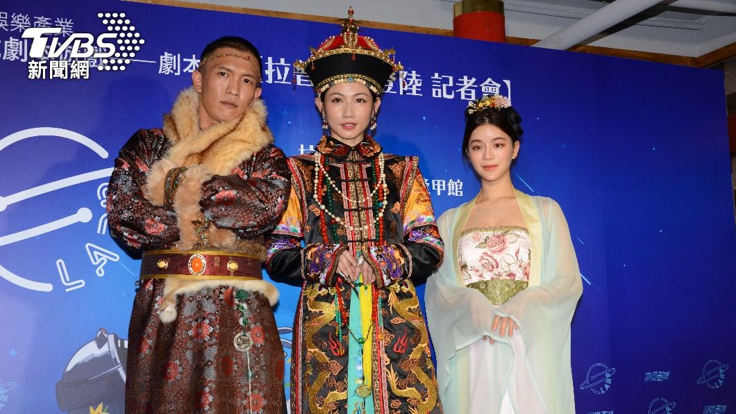 黃尚禾左起、李千那、歐斯卡一同出席活動。（圖／TVBS）
