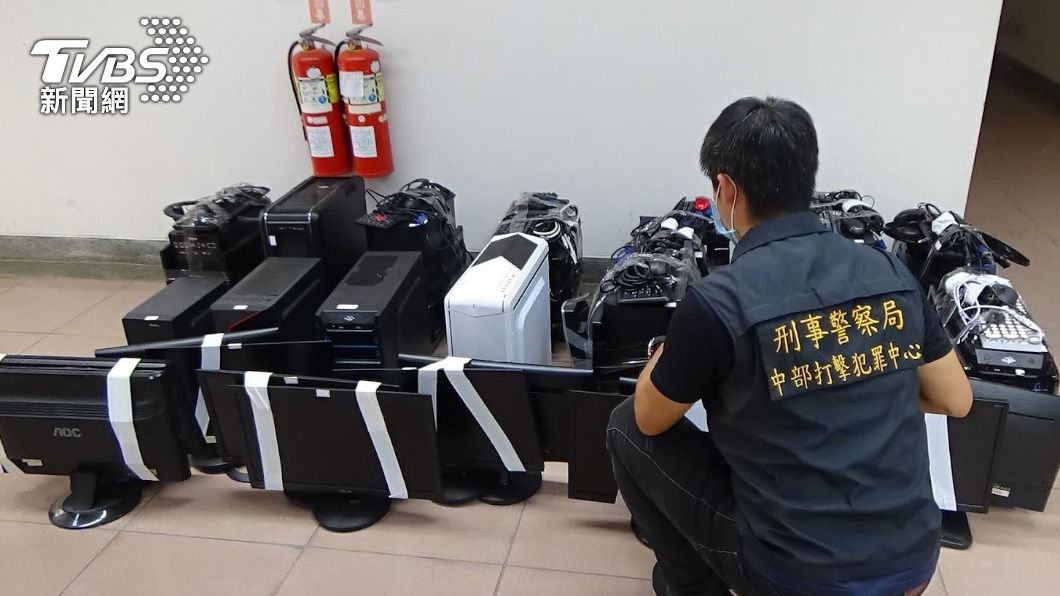 警方查扣電腦、手機、BMW廠牌自小客車等相關贓證物。(圖/警方提供)