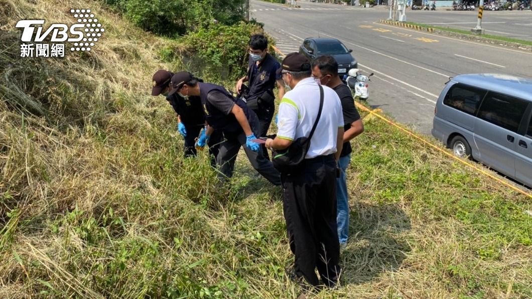 謝男向警方表示,作案槍枝被棄置在案發現場附近的草叢。(圖/TVBS)
