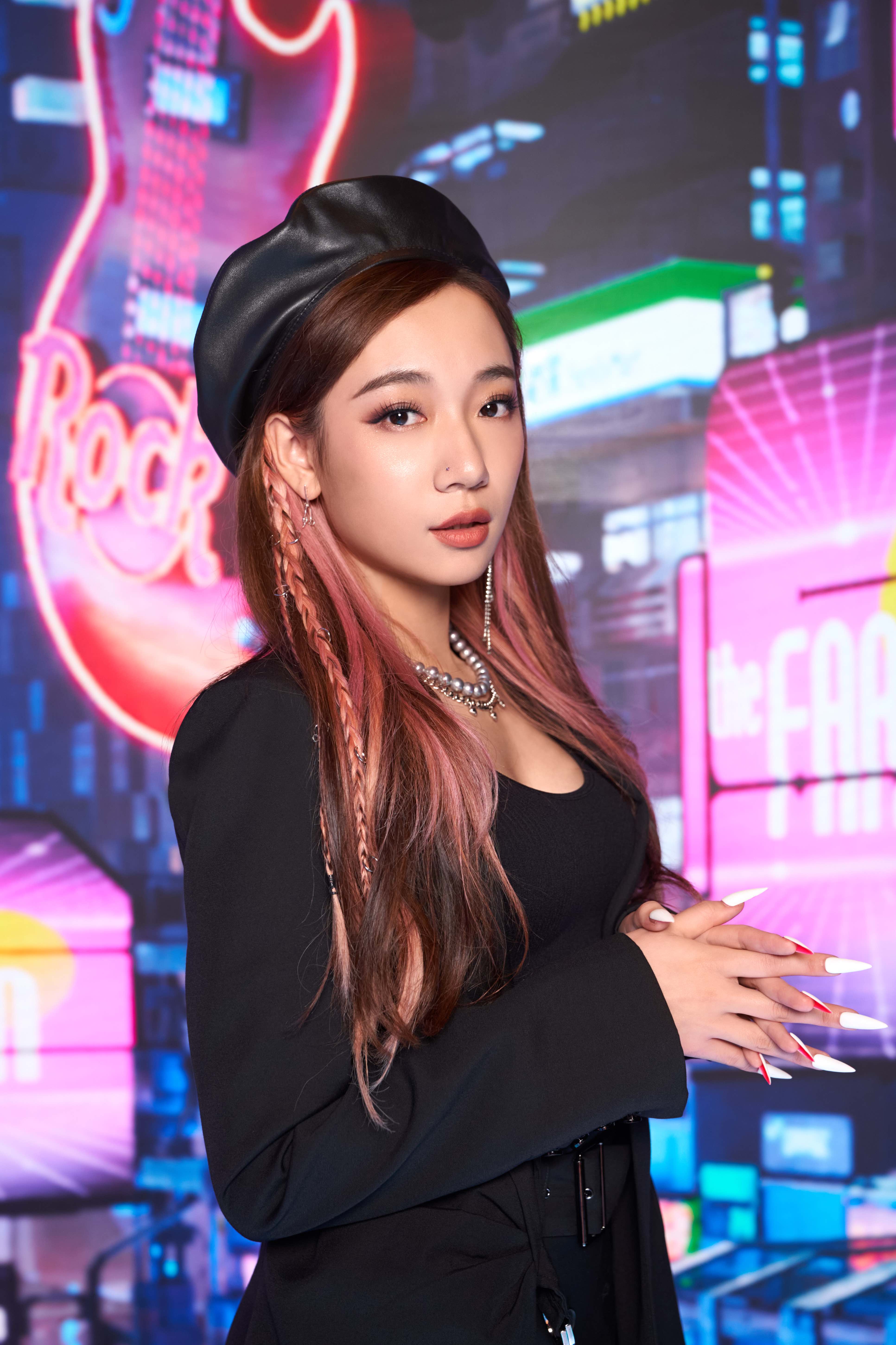 吳卓源和婁峻碩討論歌曲到半夜。（圖／KKFARM提供）