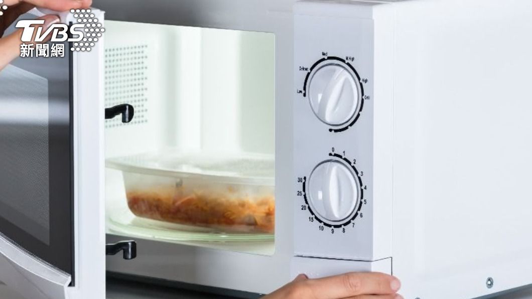 微波食品加熱易產生塑化劑。(示意圖/shutterstock達志影像)