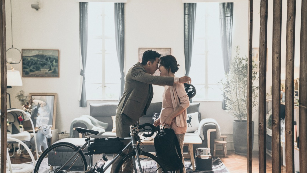 甄子丹與秦嵐在《怒火》中有些甜蜜的戲。(圖/華映提供)