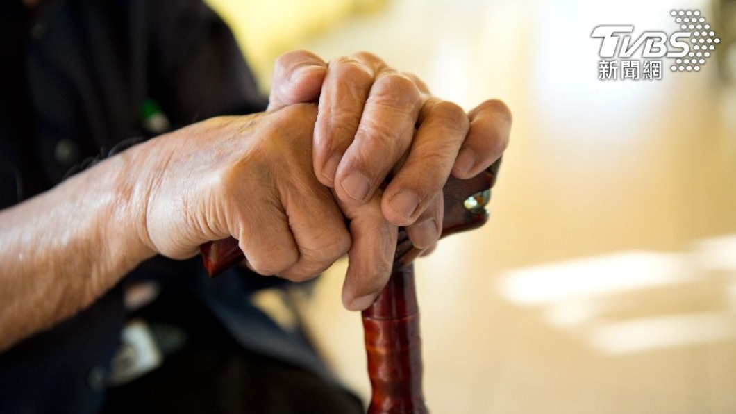 65歲以上長者及慢性病患者,是肺炎鏈球菌感染的高風險族群。(示意圖/shutterstock達志影像)