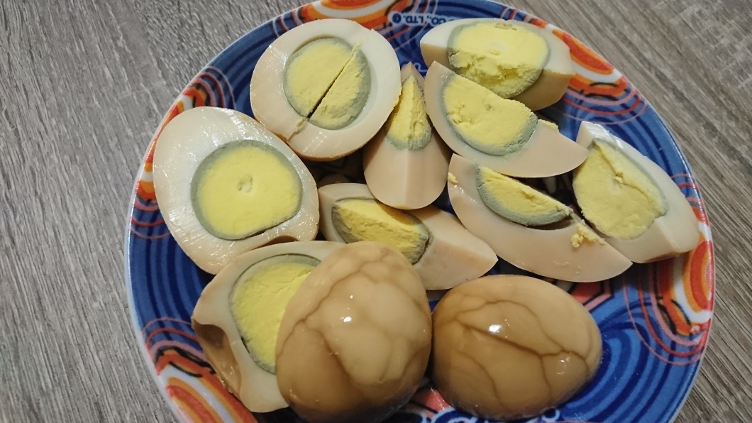 有民眾發現買來的茶葉蛋沒有蛋黃。（圖／翻攝自爆廢公社公開版臉書）