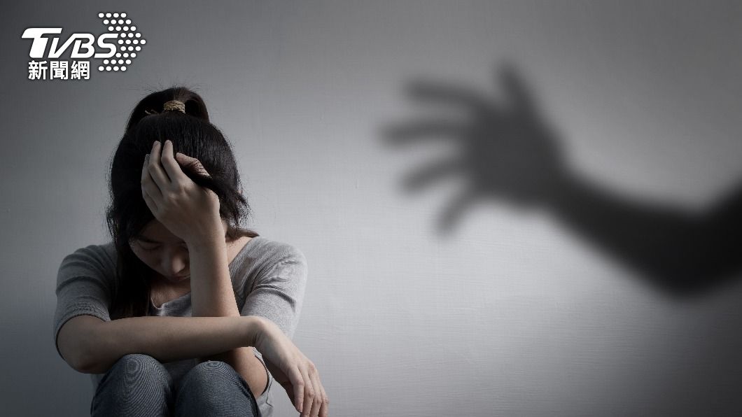 事發後女職員表示,自己是被迫發生性關係。(示意圖/shutterstock達志影像)
