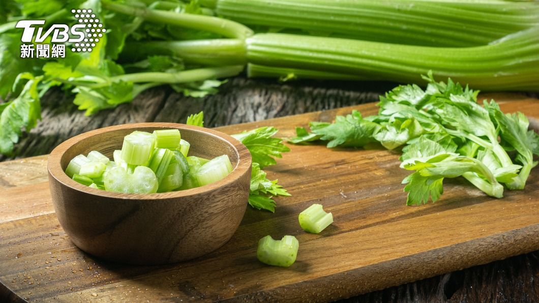 芹菜葉不要丟！老饕激推1料理法　營養價值超高