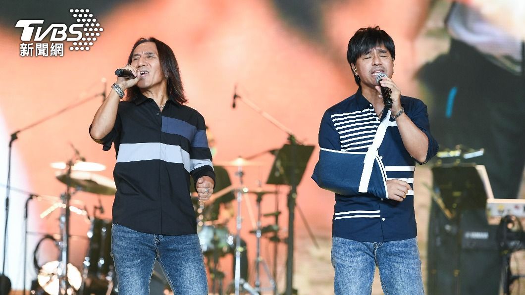 尤秋興「五十肩」痛到手抬不起來。(圖/三立提供)