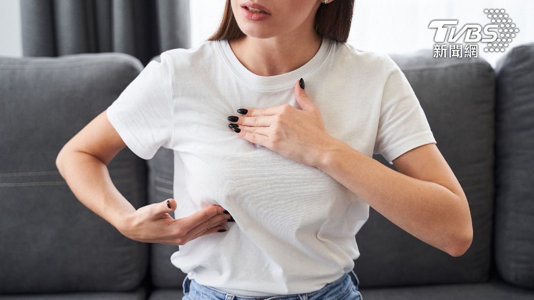 民眾要定期做乳房自我檢查。（示意圖／shutterstock達志影像）