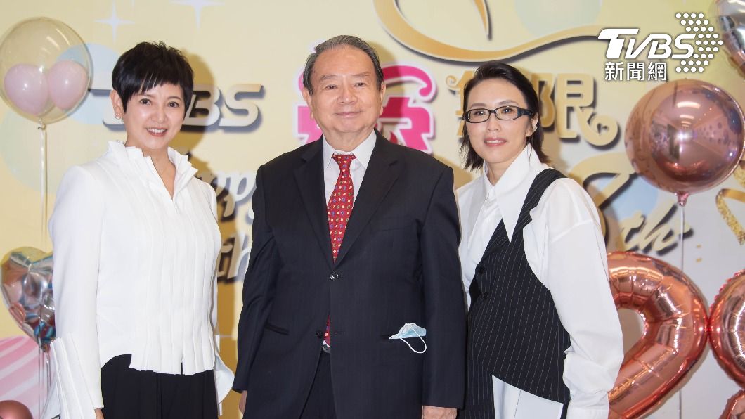 詹怡宜、任立渝及TVBS導播陳美而。（圖／TVBS） 
