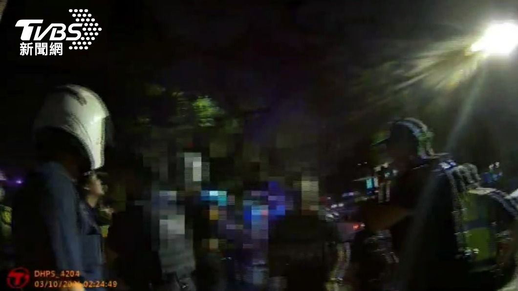 員警獲報後3分鐘內就出動快打警力到場。(圖/TVBS)
