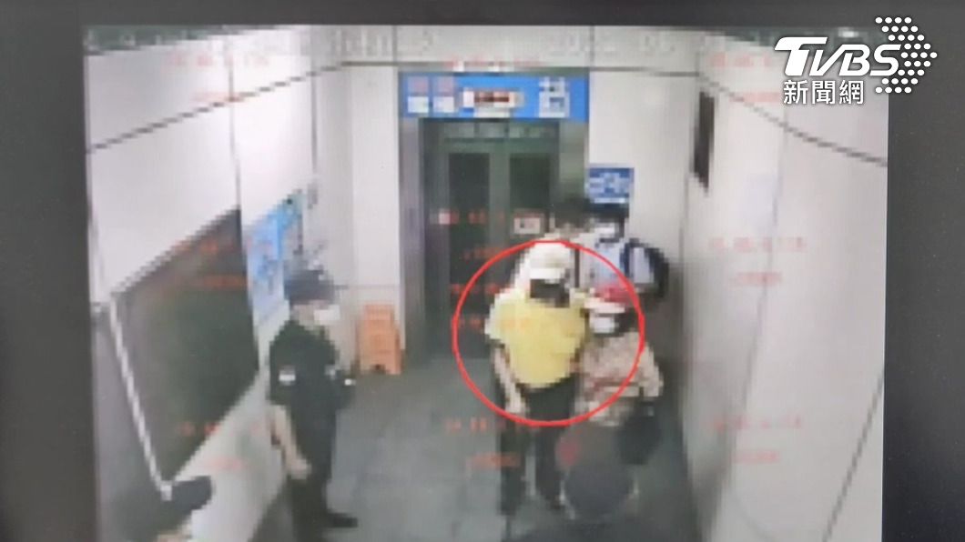 夫妻兩人團聚感謝捷運警察。(圖/TVBS)