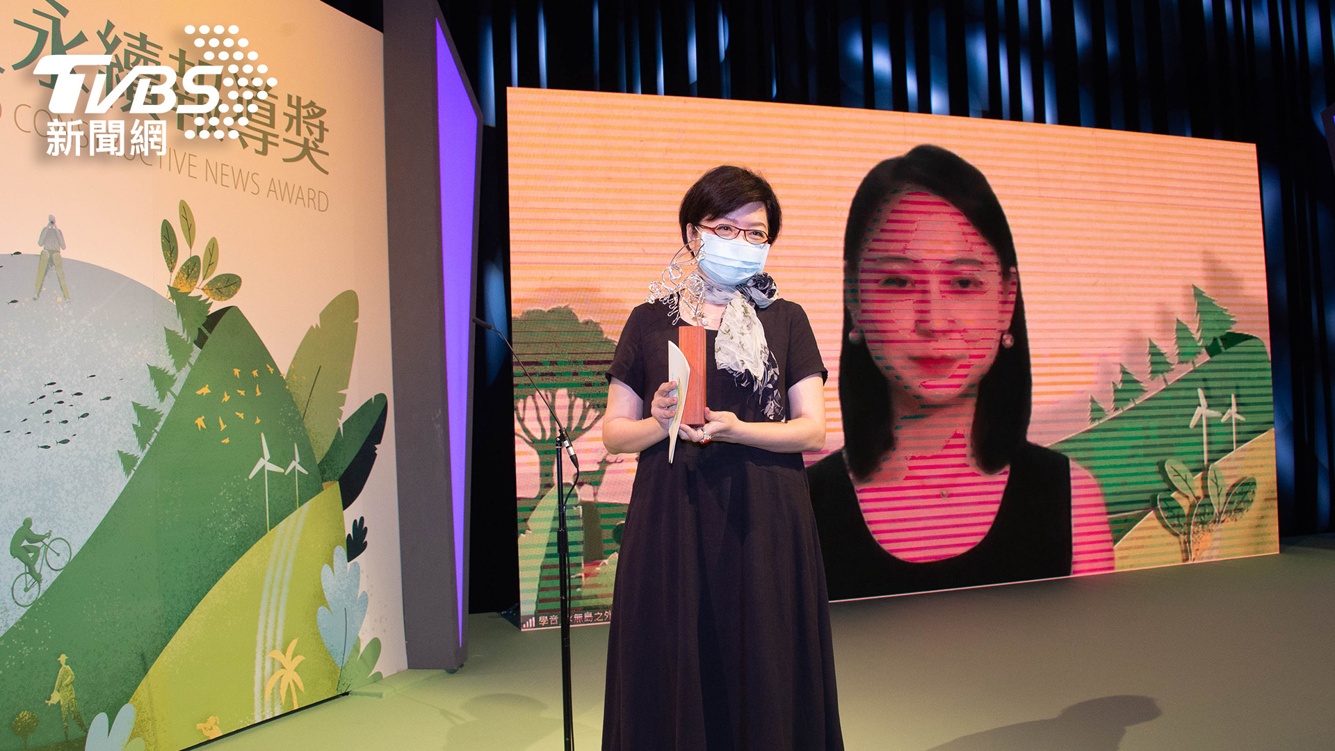 政治大學阮珮慈同時獲得學生組平面類優等及學生組音頻類優等 (圖/TVBS信望愛永續發展基金會提供)