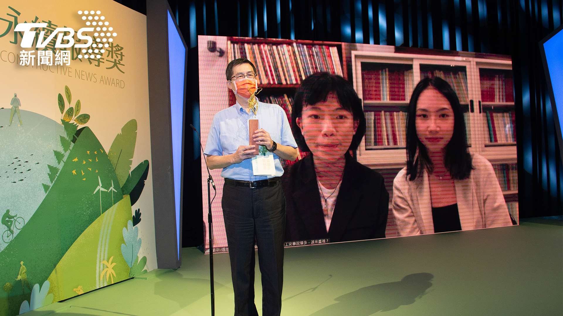 台灣大學房荷庭及黃立安,拿下學生組平面類首獎及學生組音頻類優等 (圖/TVBS信望愛永續發展基金會提供)