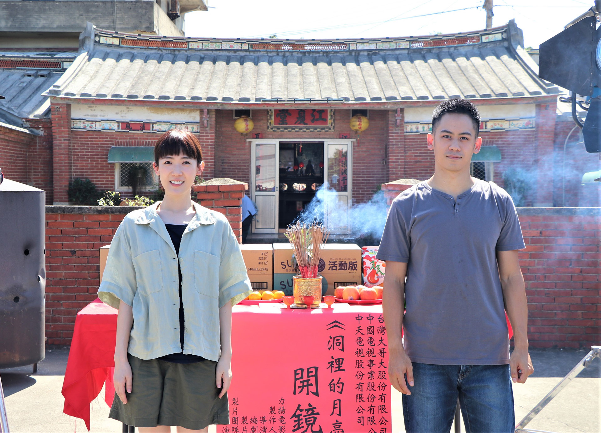 李淳、孫可芳在《洞裡的月亮》飾演夢想在台北開私廚的男女朋友。（圖／中天電視提供）