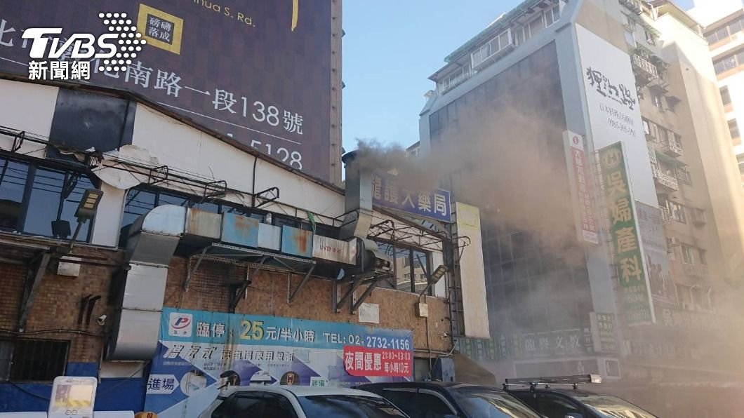 起火位置疑在餐廳廚房。(圖/民眾提供)