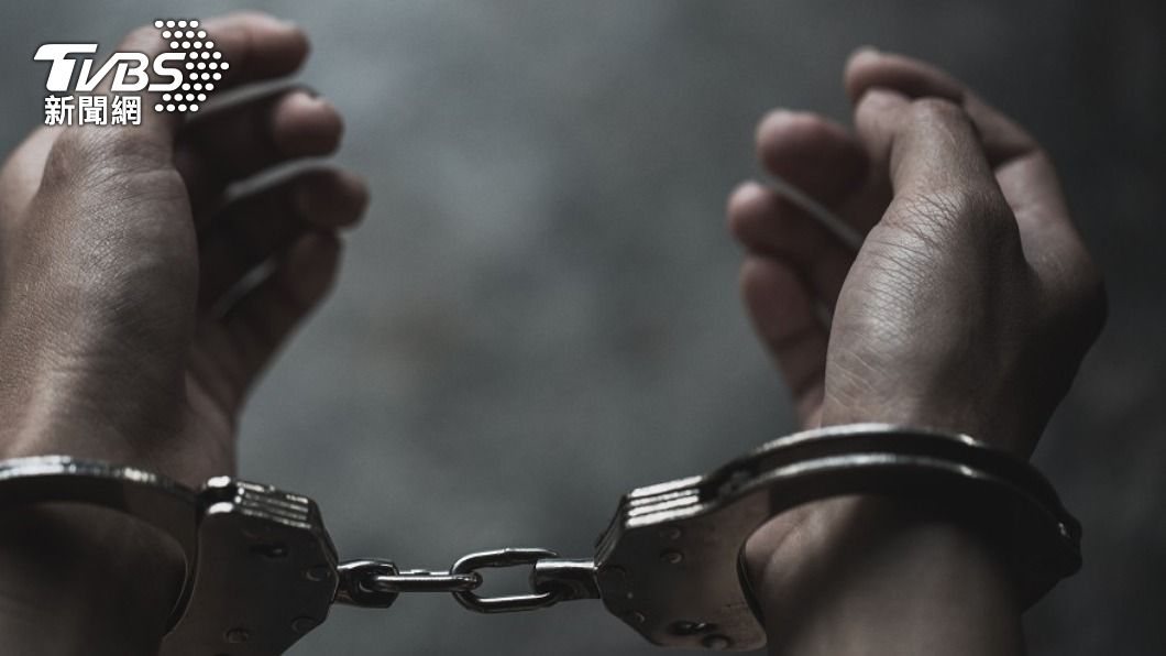 涉嫌暴力行為的人夫事後遭警方逮捕羈押。（示意圖／shutterstock達志影像）