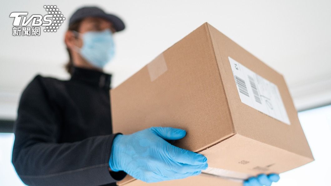 網路購物興盛,在家即可買到來自全世界的商品。(示意圖/shutterstock達志影像)