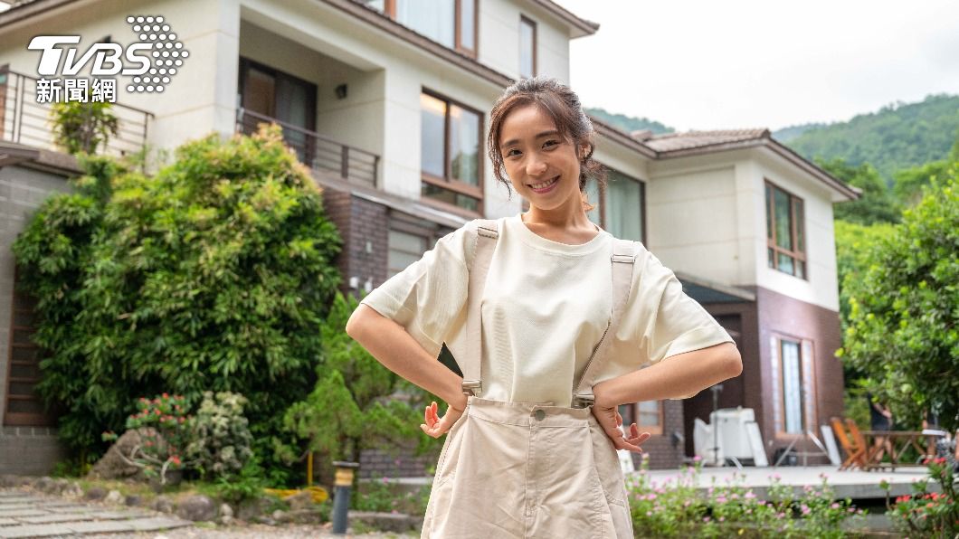 梁舒涵笑說與曾子余是假面夫妻。(圖/TVBS)