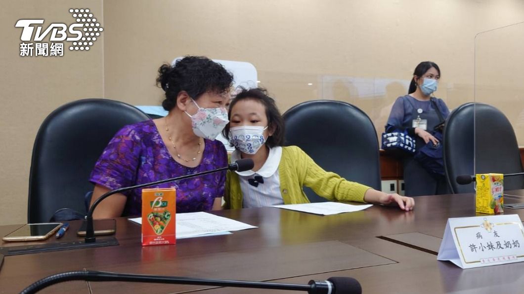另1位則是8歲的許小妹妹，則是先天性的心臟疾病導致慢性腎臟病，洗腎長達3年。（圖／TVBS）