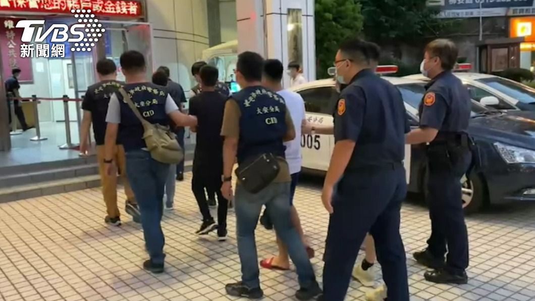 警方6小時內就將7名犯嫌全數逮到案。(圖/TVBS)