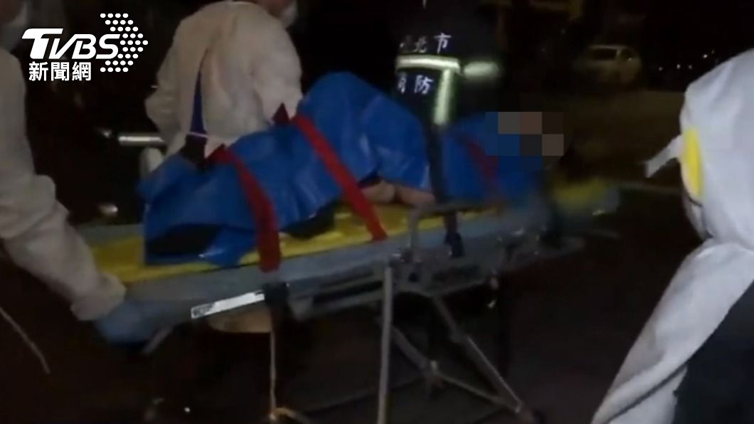女駕駛疑似不熟車況操作不慎失控。（圖／TVBS）