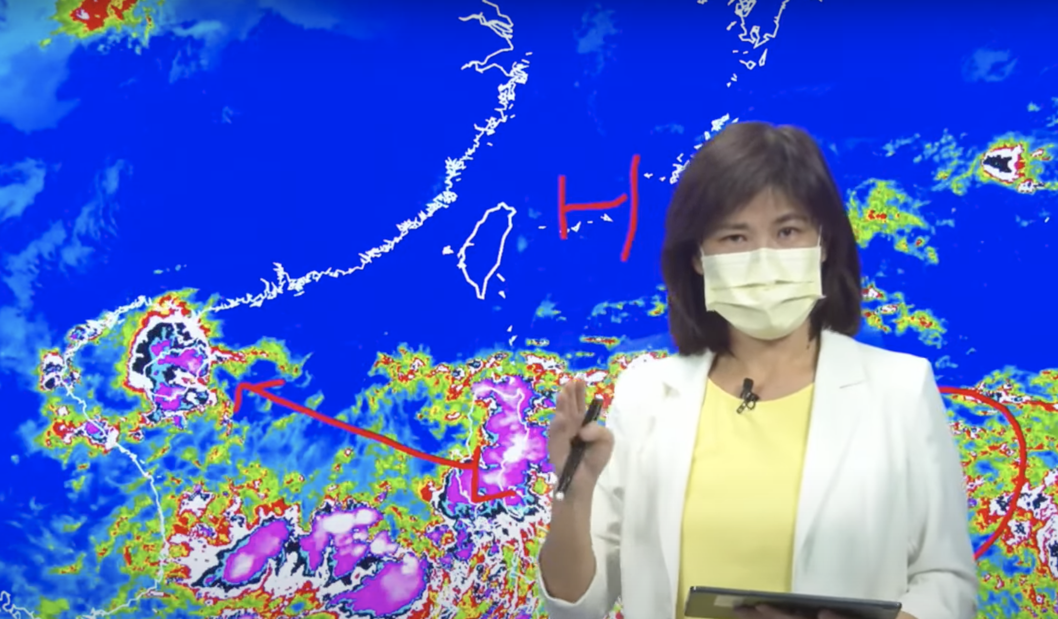 氣象局說明颱風生成可能表示「有待觀察」。（圖／翻攝自氣象局直播）