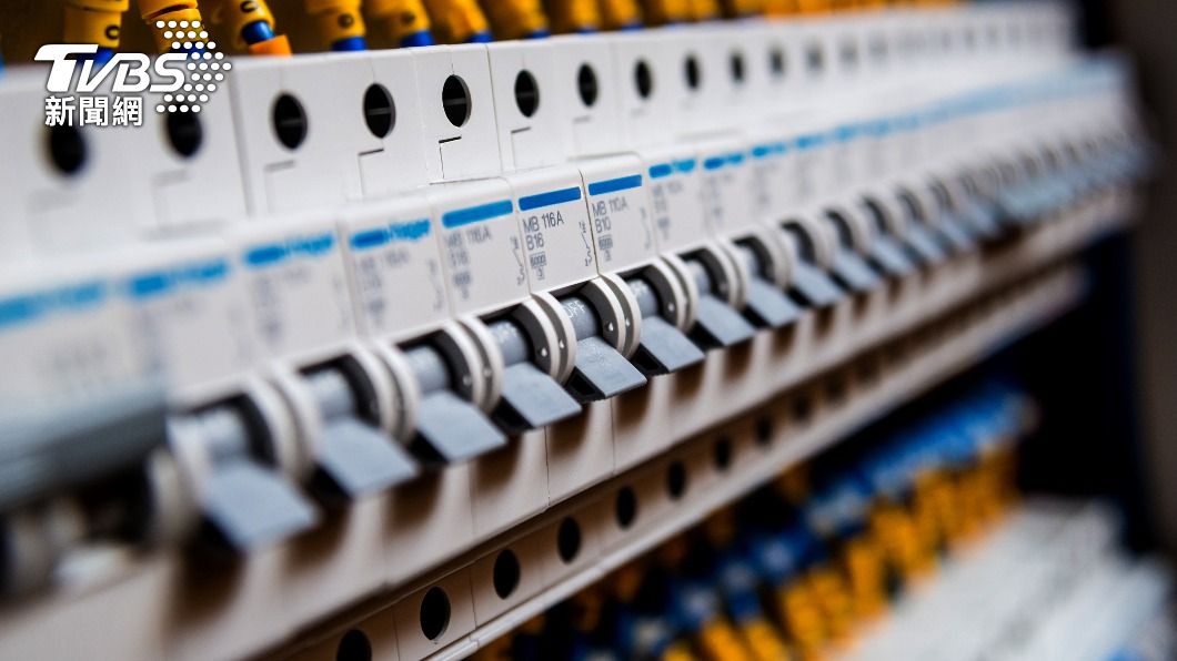中國大陸各省份仍然實施拉閘限電。(示意圖/shutterstock達志影像)