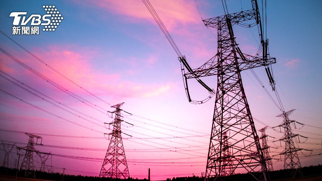 大陸網友認為官方應該更聚焦在國內限電問題。(示意圖/shutterstock達志影像)