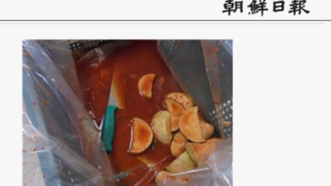 南韓軍中伙食竟然出現一整把菜刀(圖/翻攝朝鮮日報)