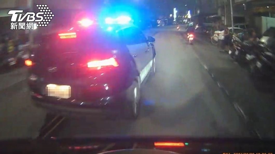 先逆向超車再急煞！騎士控警逼車　分隊長遭記申誡