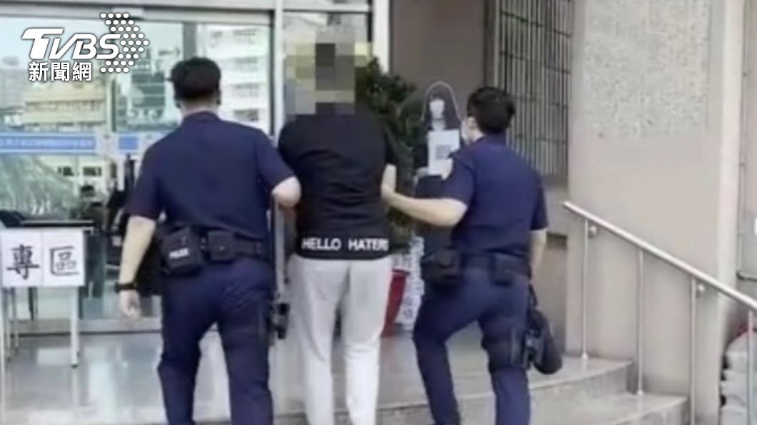 警方將蘇男帶回派出所偵辦。(圖/警方提供)