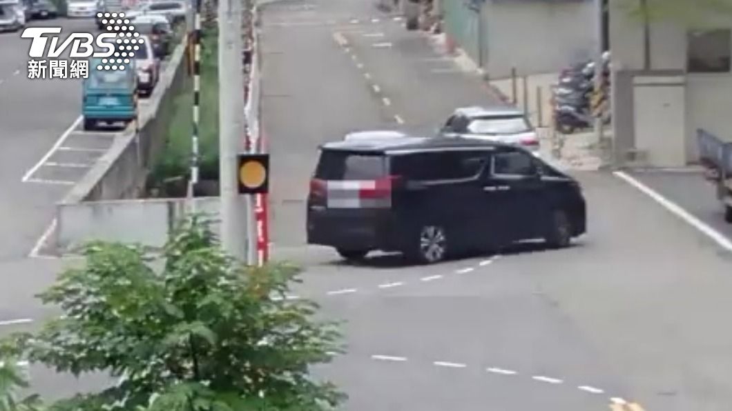 洪姓男子收取貨款遇上假警強盜。(圖/TVBS)