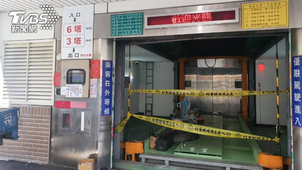 保養機械停車場「探頭看」!配重塊瞬間砸落維修工斷頭亡