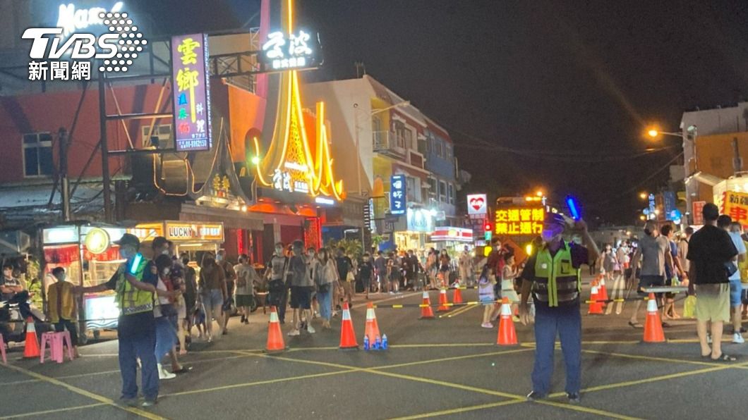 因應國慶連假，警方將在人潮聚集的墾丁大街實施人車分流。（圖／警方提供）
