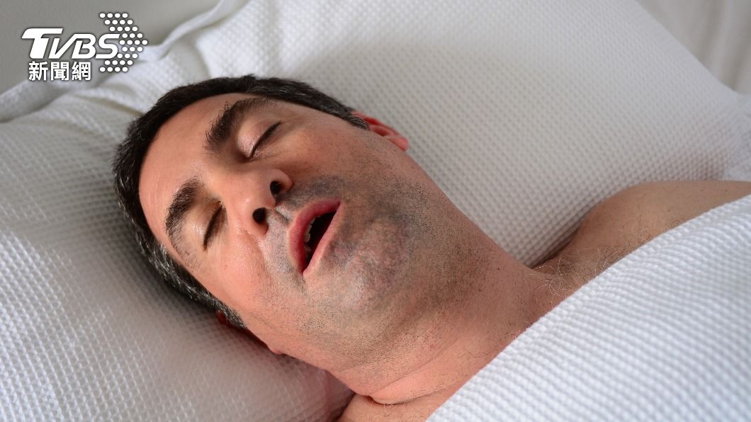 若罹患睡眠呼吸中止症,恐增加中風及心肌梗塞的風險。(示意圖/shutterstock達志影像)