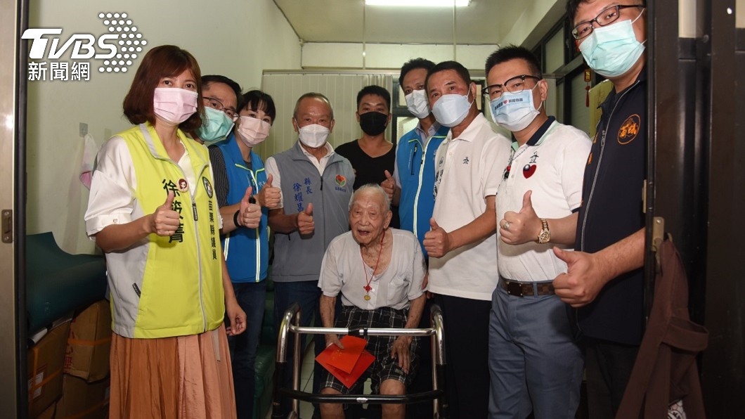 張德山爺爺至今身體仍很健朗。（圖／TVBS）