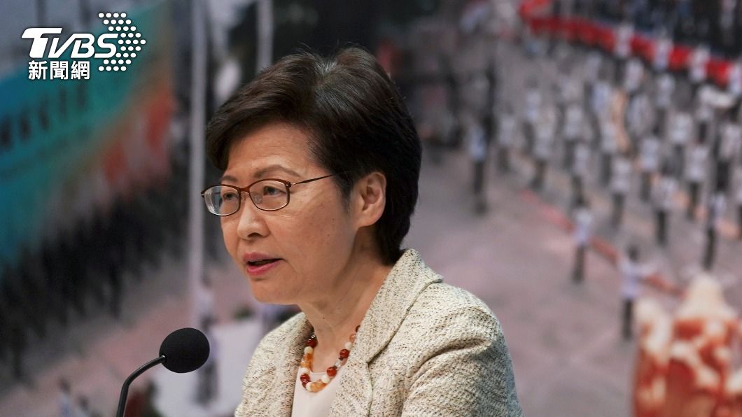林鄭月娥曾表示要揪出將政治帶入校園的害群之馬。(圖/達志影像路透社)