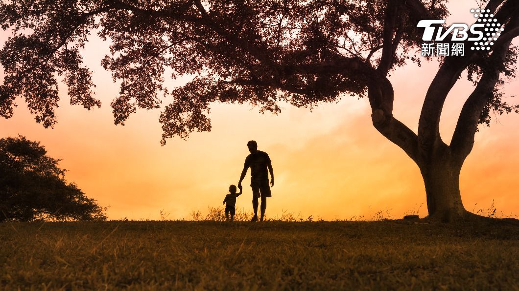 小時候父母總是為我們打理一切,陪伴我們成長。(示意圖/shutterstock達志影像)