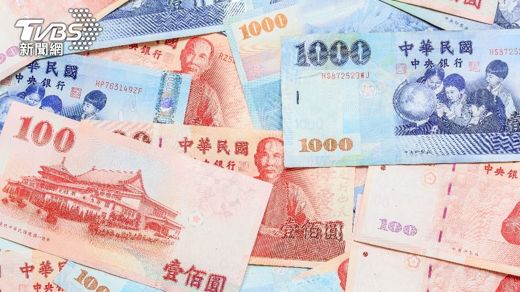 長大後會各種因素越來越看重錢財。(示意圖/shutterstock達志影像)