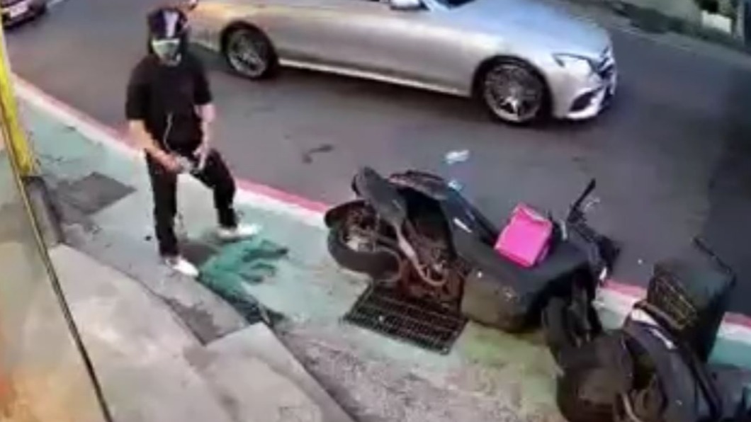 兩輛機車車損,無人傷。(圖/翻攝自重機車友各區路況天氣回報中心 臉書)