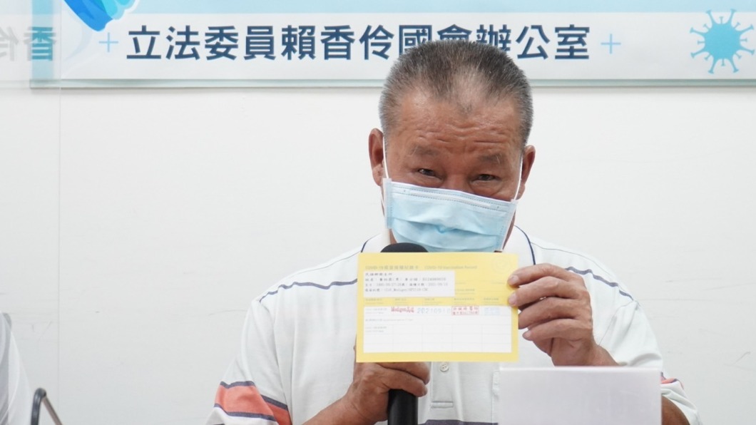 就讀嘉義中正大學法律所的黃同學,9月施打高端疫苗後,突然軟癱昏倒,已在嘉義縣大林慈濟醫院加護病房昏迷長達22天。圖/民眾黨提供