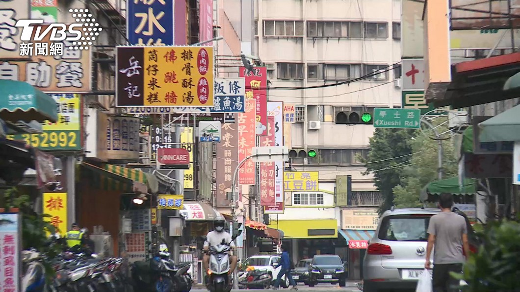 「蟲蟲怪客」闖遍台中　稱吃到蟲四處求退費