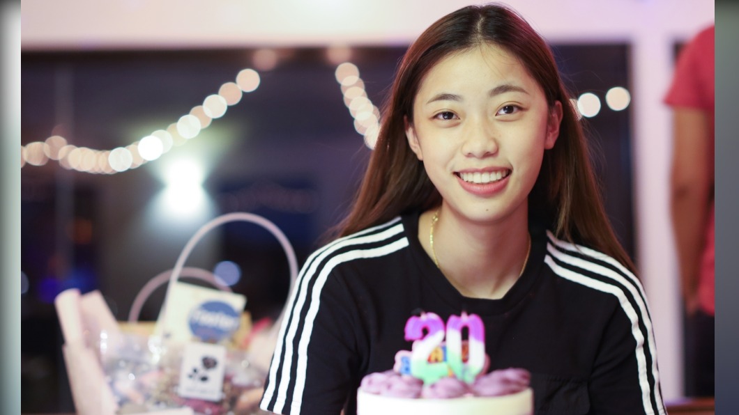 羅嘉翎喜辦20歲生日趴！阿滴無預警現身急喊：別罵我