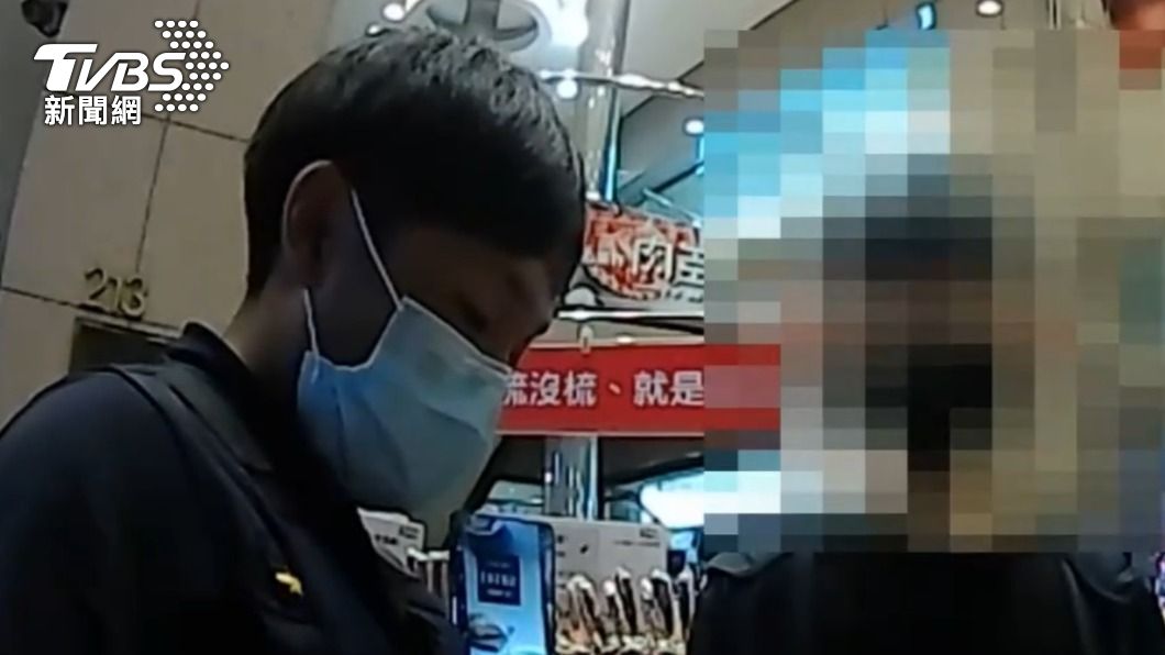 警方一查發現他遭到多項罪名通緝。(圖/TVBS)