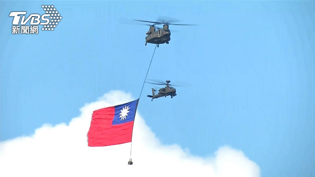 國慶大會羅一鈞、羅嘉翎領唱國歌 最大國旗亮相