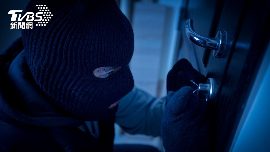 前小偷透露,若要出遠門度假,也要保持警覺。(示意圖/shutterstock達志影像)