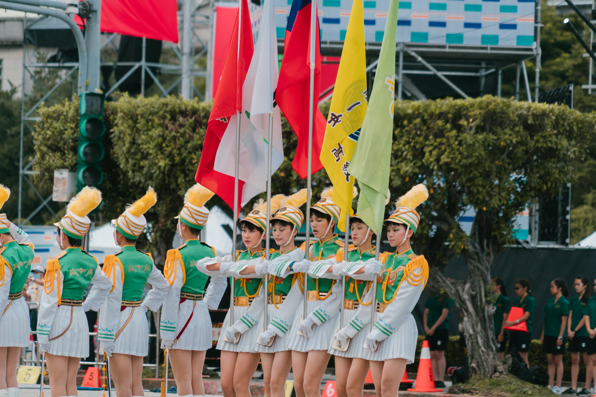 去年北一女儀隊睽違9年,再次登上府前表演。(圖/翻攝自中華民國 讚國慶臉書)